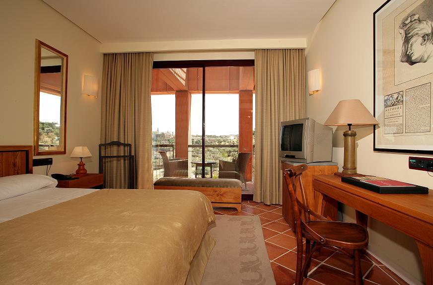 Hotel Cigarral El Bosque Tolède Extérieur photo A room at the hotel