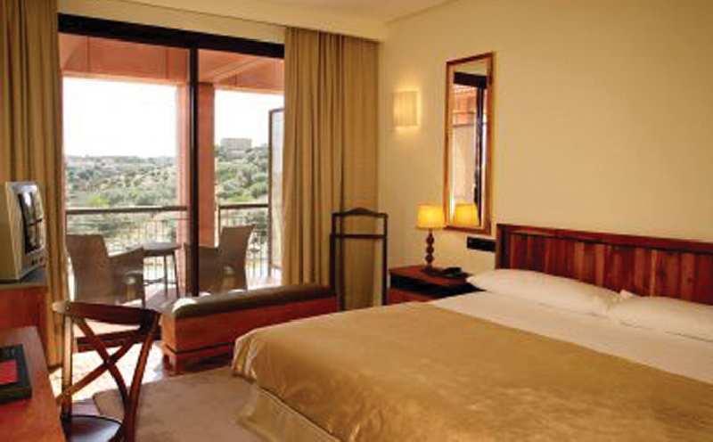 Hotel Cigarral El Bosque Tolède Chambre photo A room at the hotel