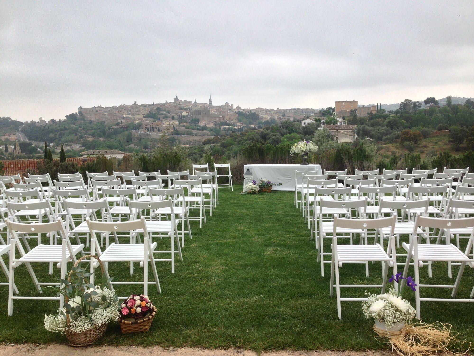 Hotel Cigarral El Bosque Tolède Extérieur photo A wedding in the park